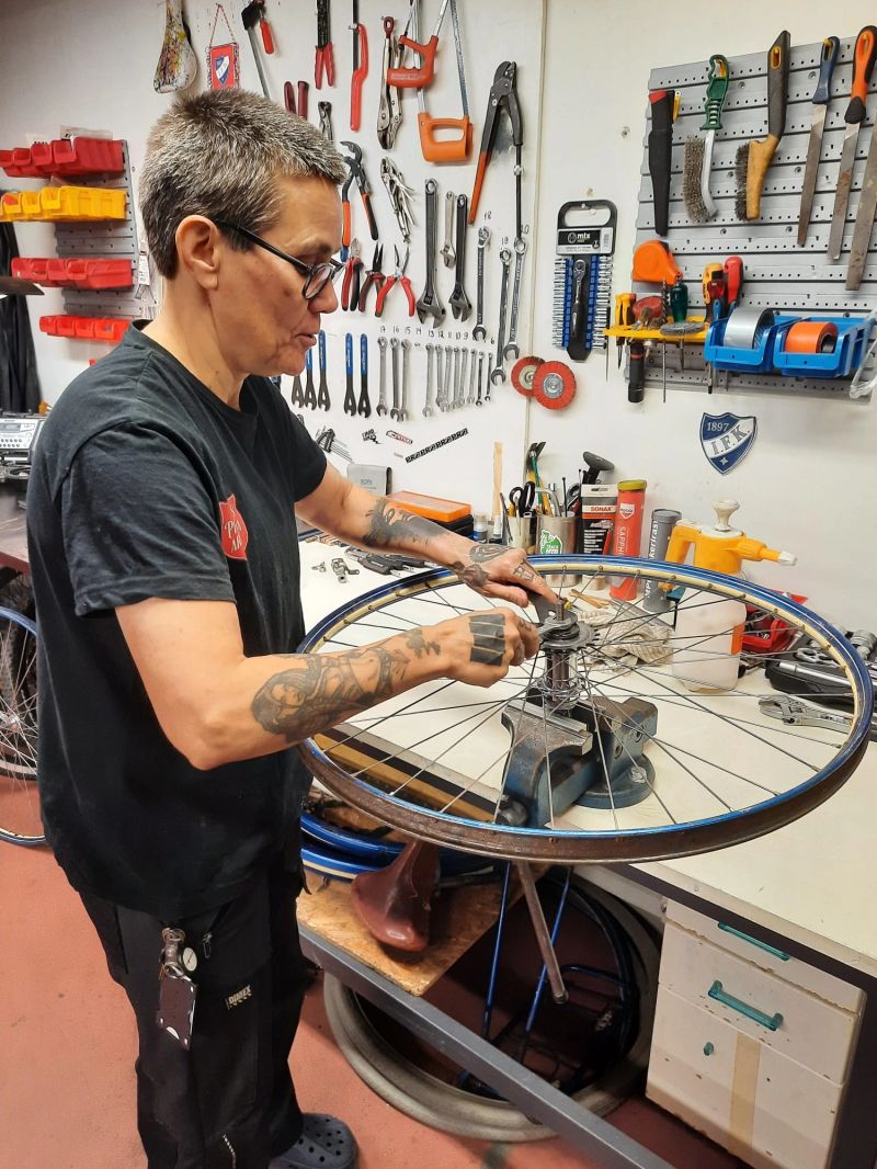 Iloa ja tekemisen meininkiä fillaripajalla